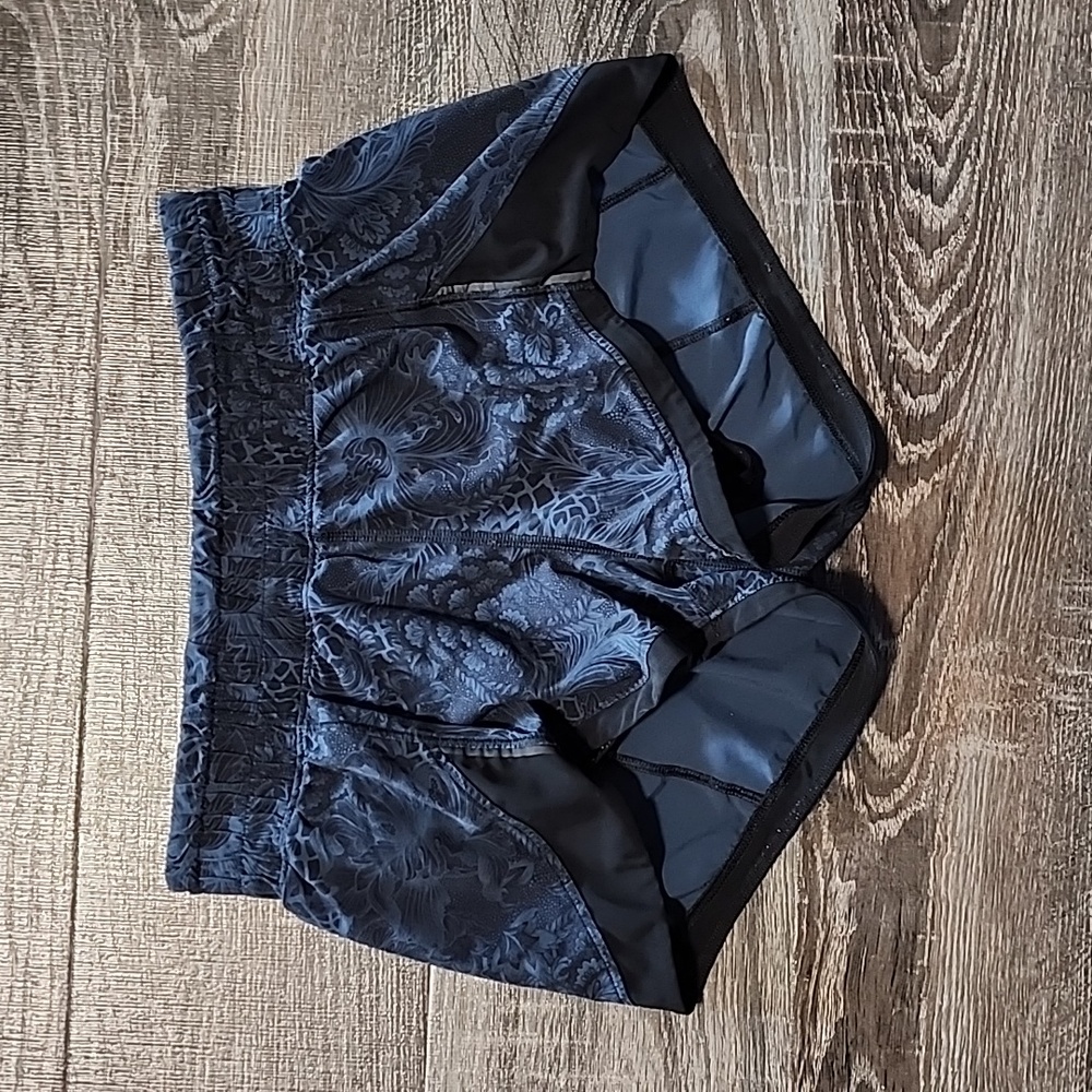 🦇 Lululemon "Miles Ahead" Running Short 🦇